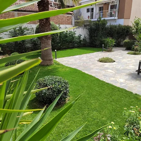 Cosy House With Garden Golos