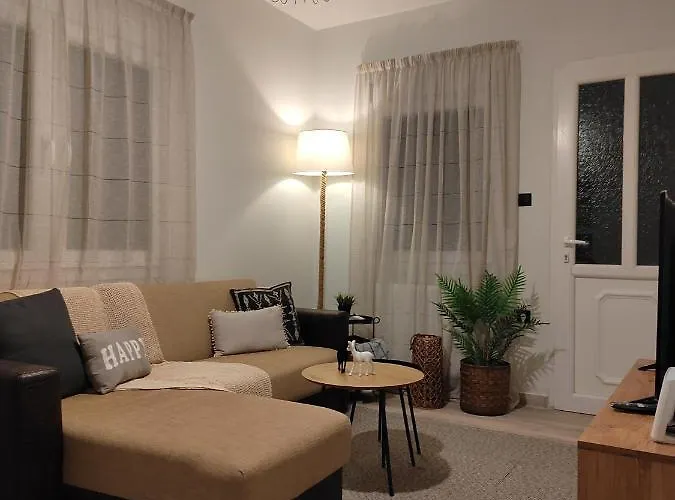 Cosy House With Garden Vólos