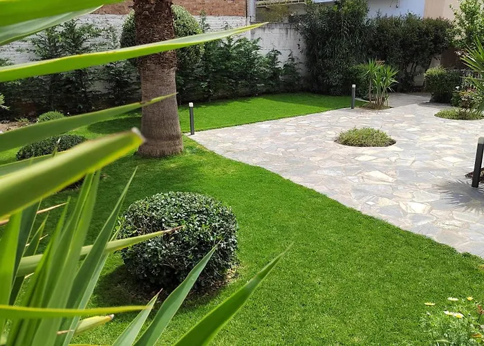 Cosy House With Garden Vólos