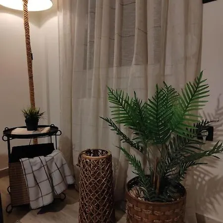 Cosy House With Garden Apartment *