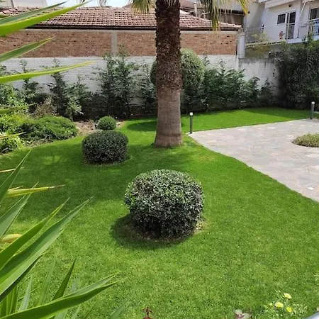 Apartment Cosy House With Garden